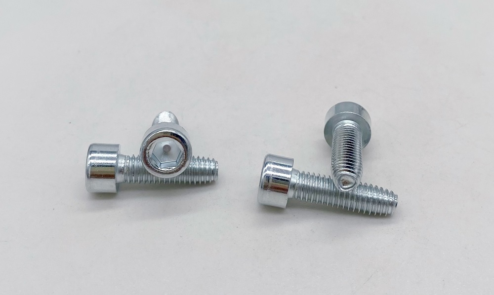 ¿Cómo usar el tornillo de auto-golpe de hilo hexagonal DIN7500E?