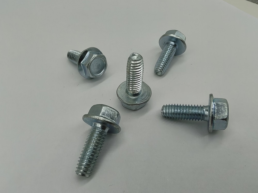 ¿En qué ocasión usa el tornillo de rodillo de rosca DIN7500D?