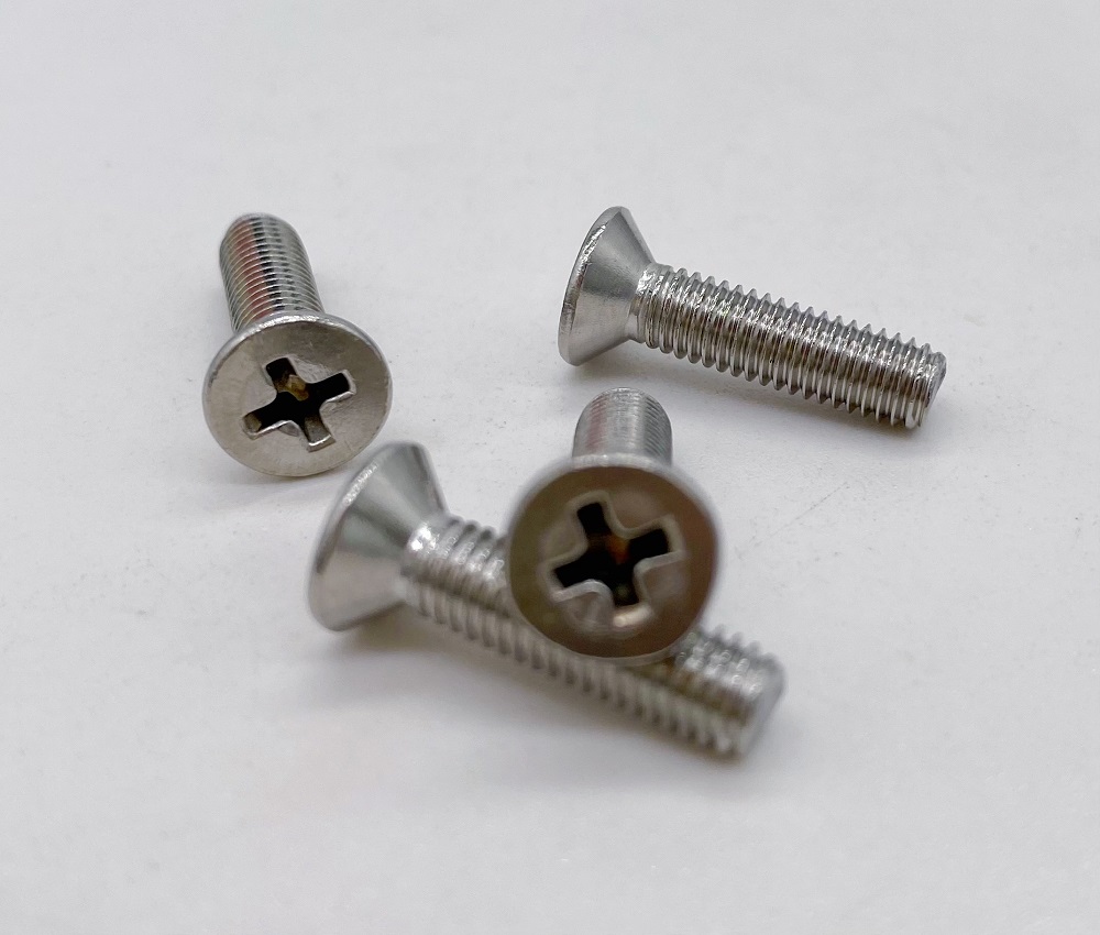 ¿Cómo usar el tornillo de la cabeza contenedor empotrada cruzada DIN965 correctamente?