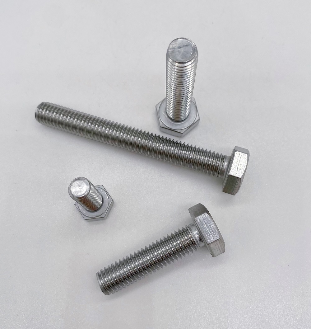 ¿Cuál es la diferencia entre pernos y tornillos?
